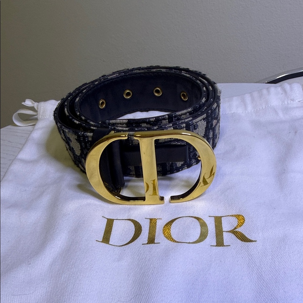 CHRISTIAN DIOR
Oblique 30 Montaigne 35mm Belt - Picture 2 of 8